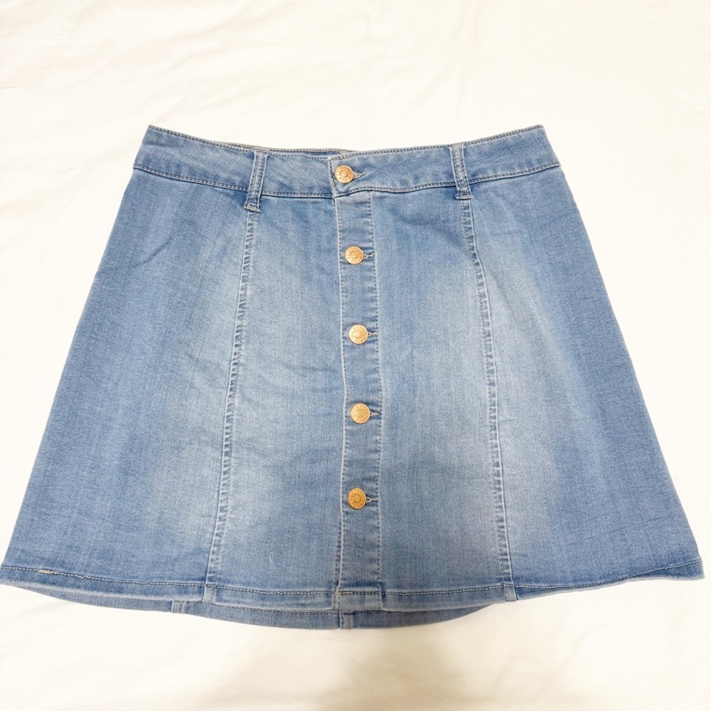 Celebrity Pink Light Wash Denim Button-Front Skirt